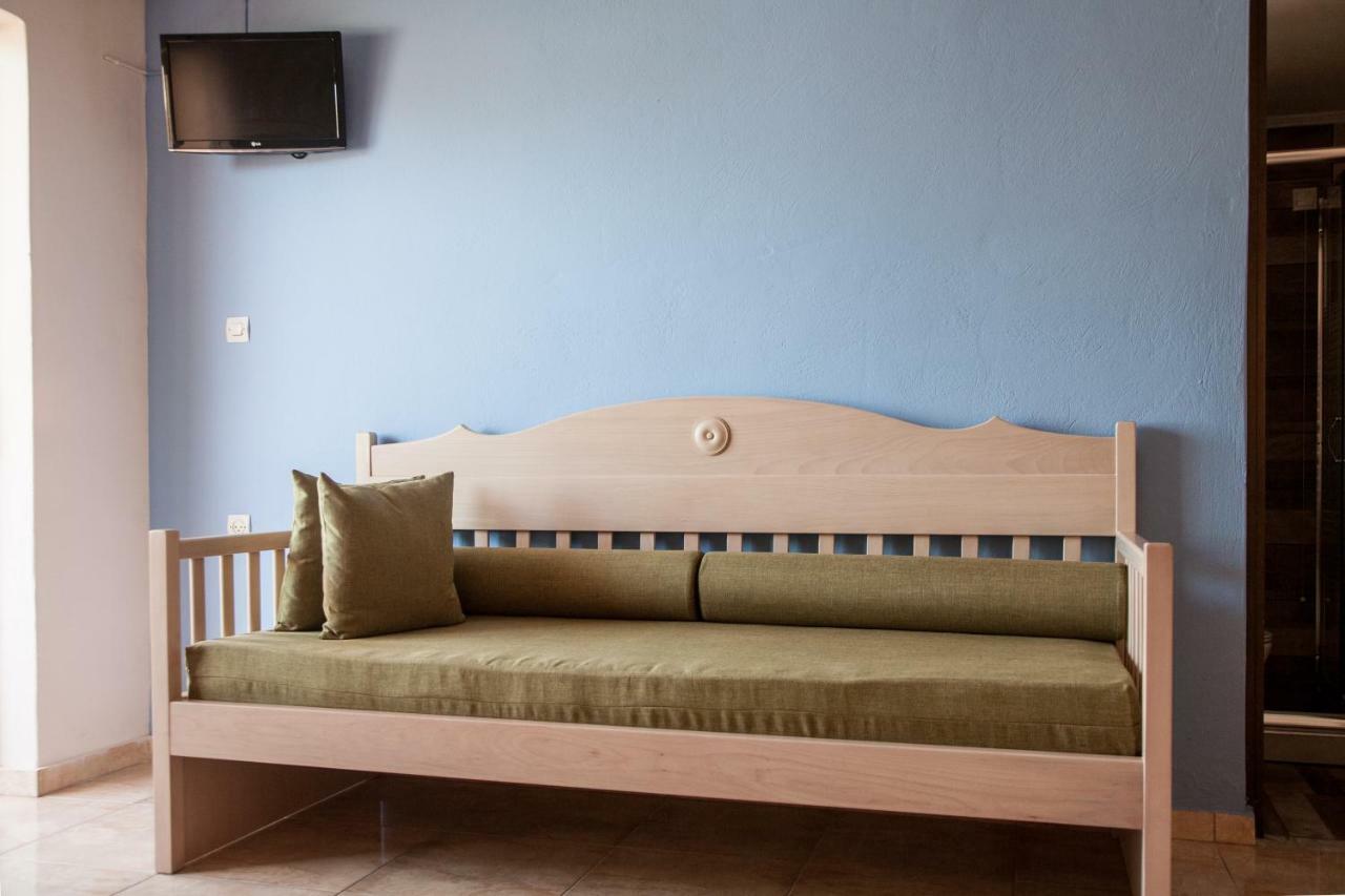 Ekavi Aparthotel