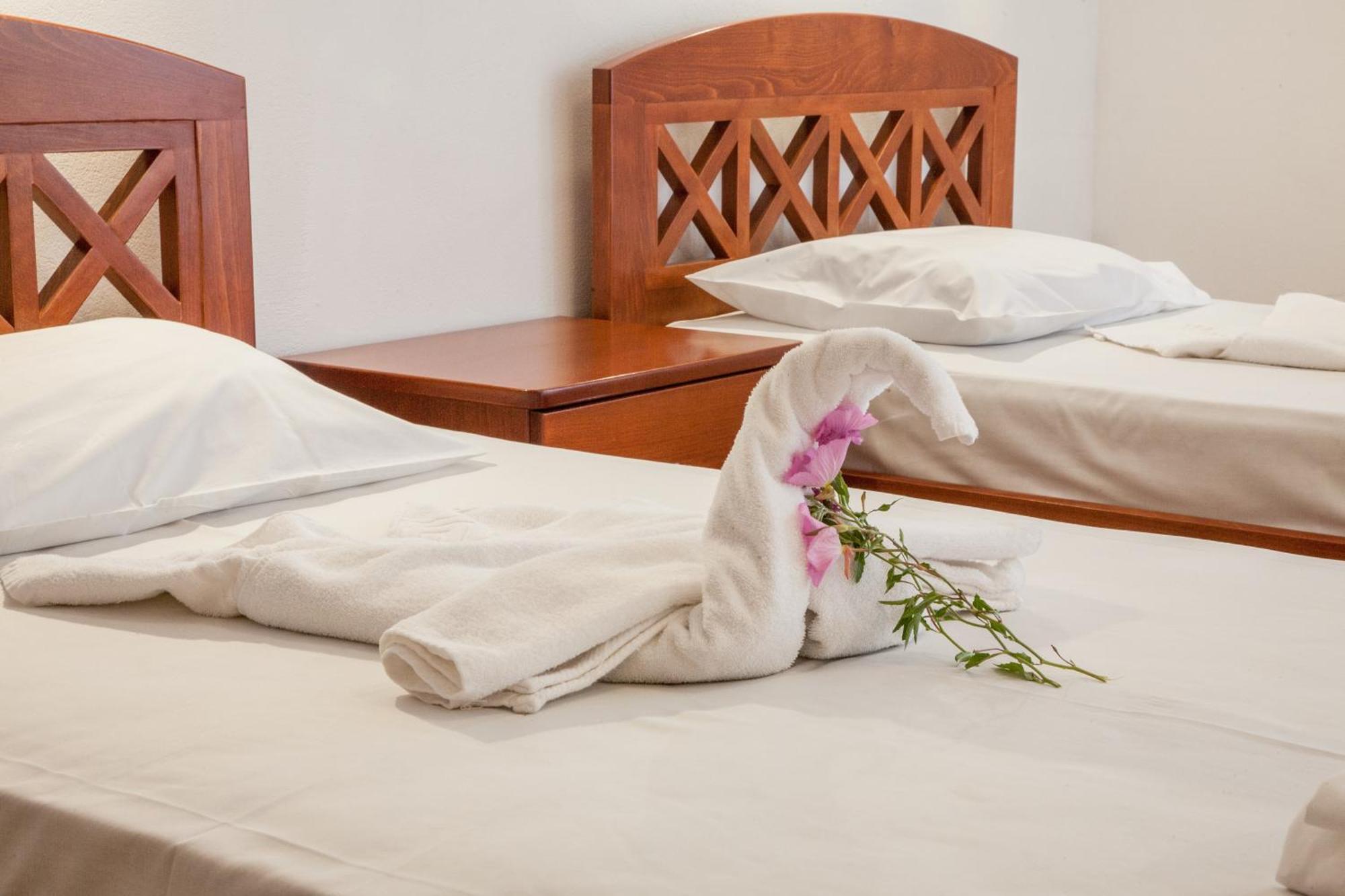 Aparthotel Ekavi 2*