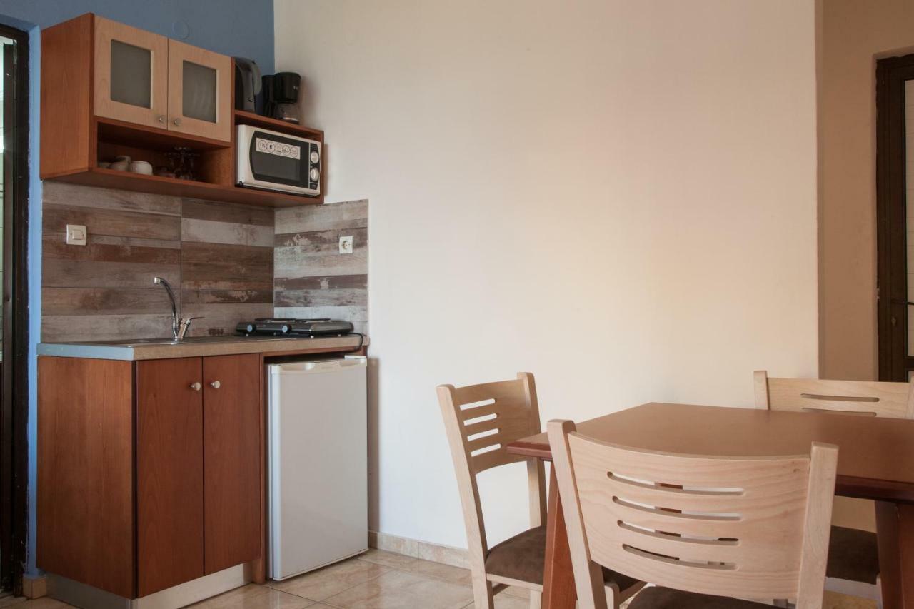 Ekavi Aparthotel 2*