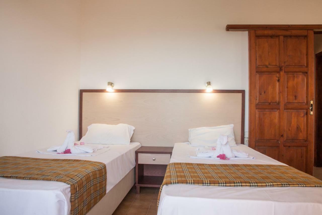 Ekavi 2* Agia Marina (Crete)